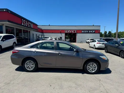 2017 Toyota Camry XLE Auto (Natl)