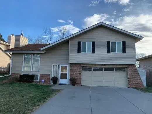 SINGLE FAMILY HOUSE MOVE IN!!