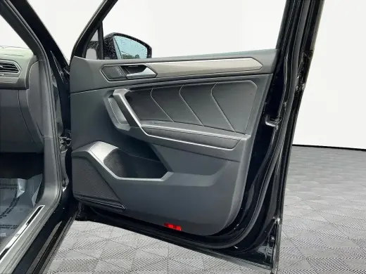 Volkswagen Tiguan 2022 SE R-Line Black 4dr SUV