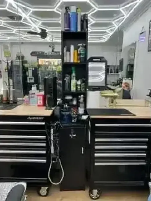 BARBERO(A)  o COSMETÓLOGA(O)