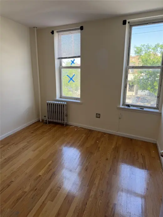 Propiedad en alquiler con 3 habitaciones y 1 baño en Fort Hamilton Parkway