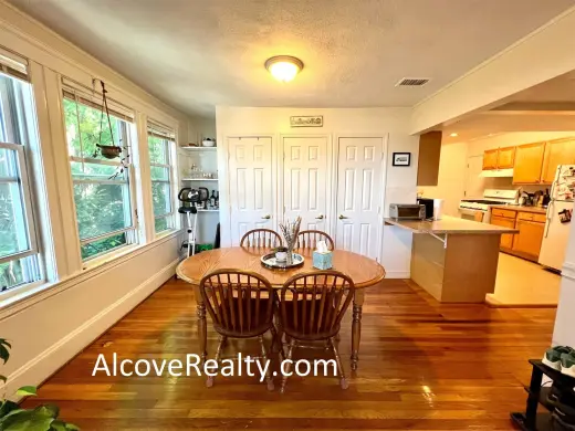 Propiedad en alquiler con 3 habitaciones y 1.5 baños en Somerville