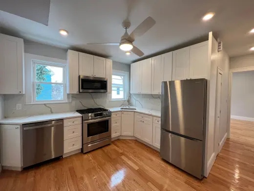 Propiedad en alquiler con 3 habitaciones y 2 baños en Somerville