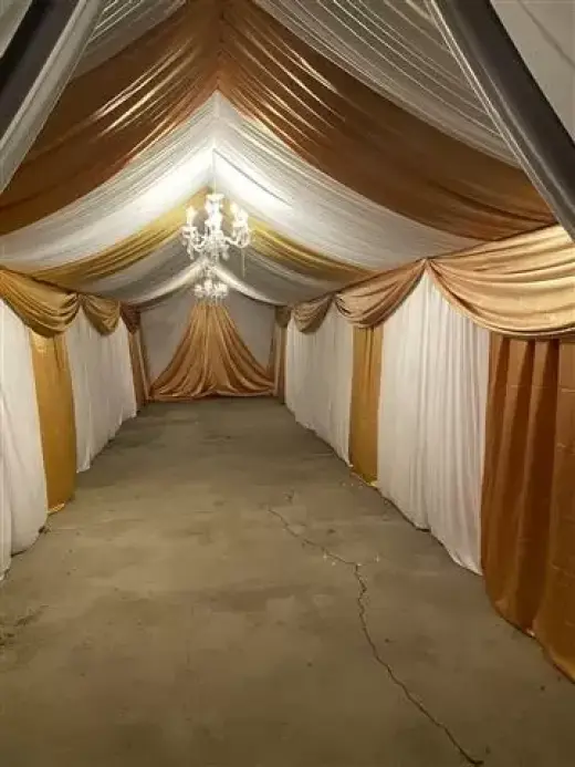 Carpas draping mesas sillas