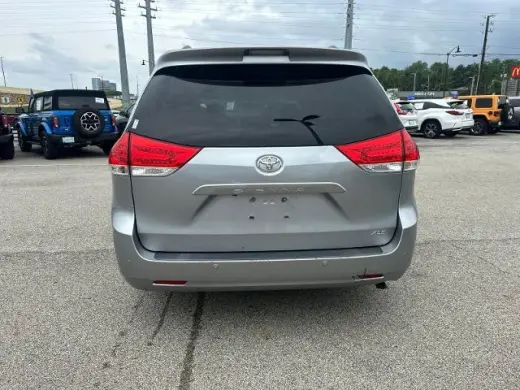 Toyota Sienna 2014 XLE 7-Passenger Auto Access Seat 4dr Mini-Van