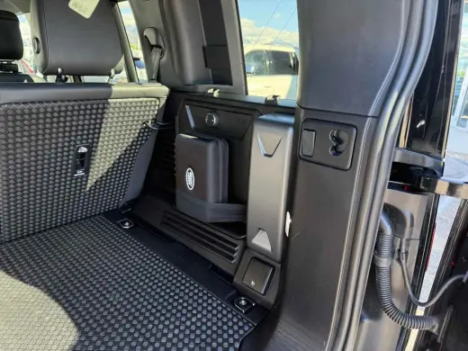 2024 Land Rover Defender SE