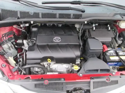 2011 TOYOTA SIENNA