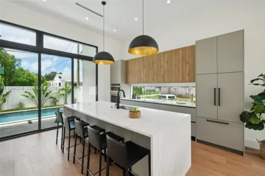 Propiedad en alquiler con 4 habitaciones y 2 baños en Miami