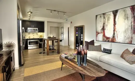 MODERN  1 BEDROOM APARTMENT
