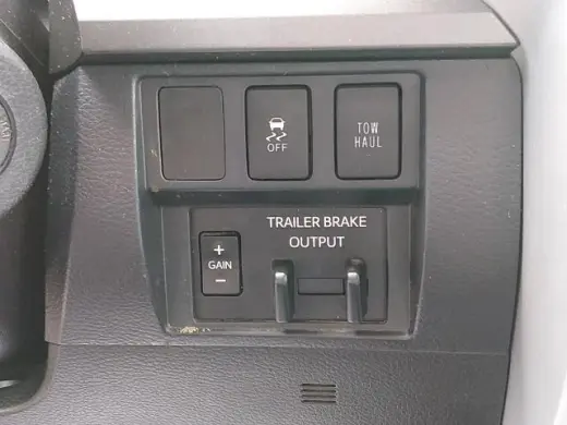 Toyota Tundra 2018 4x4 SR5 4dr CrewMax Cab Pickup SB (5.7L V8)