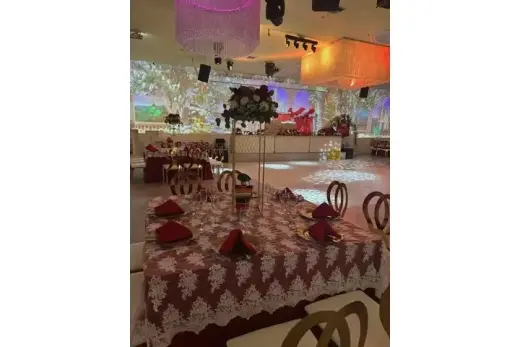SALÓN EN HOLLYWOOD