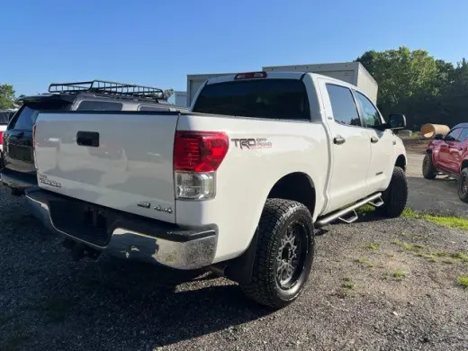 Toyota Tundra 2013 4x4 Grade 4dr CrewMax Cab Pickup SB (5.7L V8 FFV)