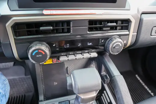 Toyota Tacoma 2025 4x4 SR5 4dr Double Cab 5.0 ft SB