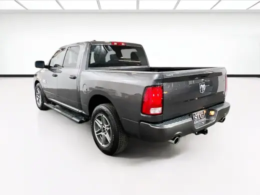 Ram 1500 2017 4x2 Express 4dr Crew Cab 5.5 ft. SB Pickup