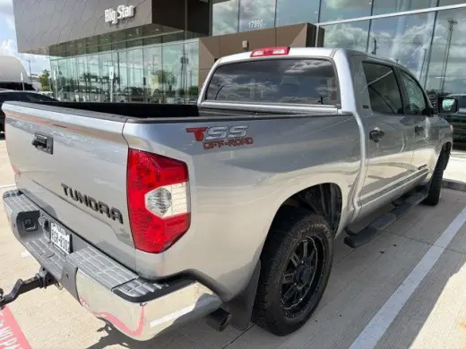 Toyota Tundra 2017 4x2 SR5 4dr CrewMax Cab Pickup SB (4.6L V8)