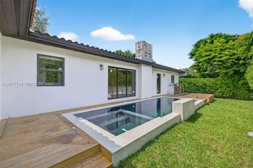 Propiedad en alquiler con 3 habitaciones y 3.5 baños en Coral Gables