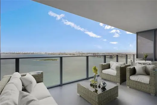 Propiedad en alquiler con 2 habitaciones y 3 baños en Miami