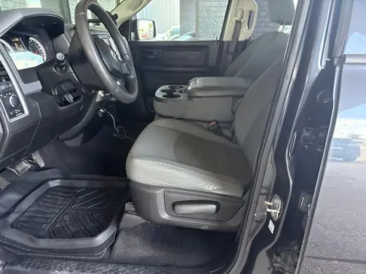 Ram 1500 Classic 2019 4x2 Tradesman 4dr Quad Cab 6.3 ft. SB Pickup