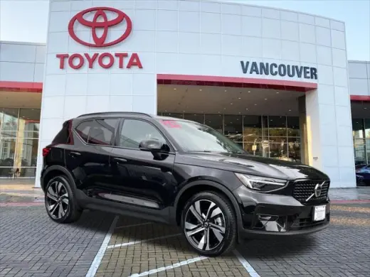 Volvo XC40 2024 AWD B5 Plus Dark Theme 4dr SUV