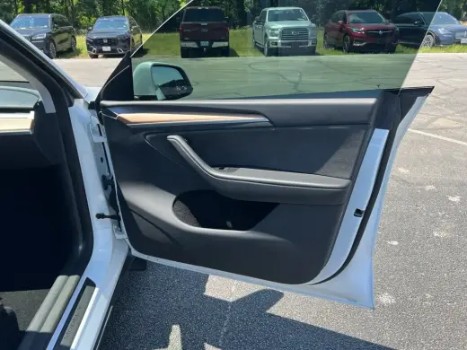 Tesla Model Y 2023 AWD 4dr Crossover