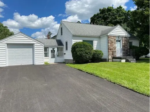 3BEDROOM READY TO MOVE IN