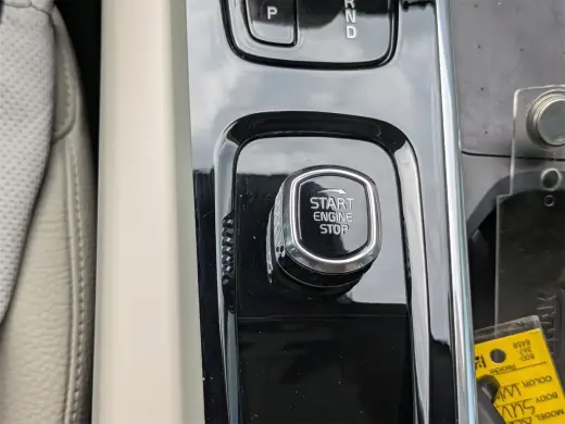 Volvo XC60 2022 B5 Momentum 4dr SUV