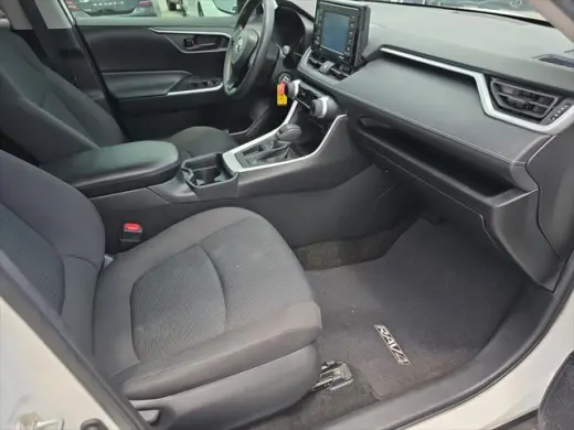 Toyota RAV4 2021 LE 4dr SUV