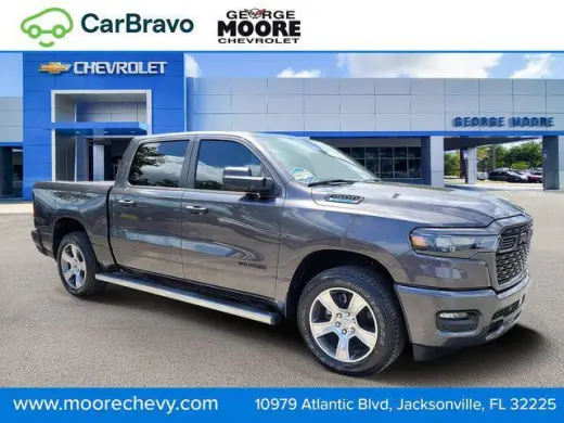 Ram 1500 2026 4x2 Express 4dr Crew Cab 5.6 ft. SB Pickup