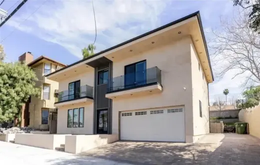 Beautiful 2 Bed Apt in