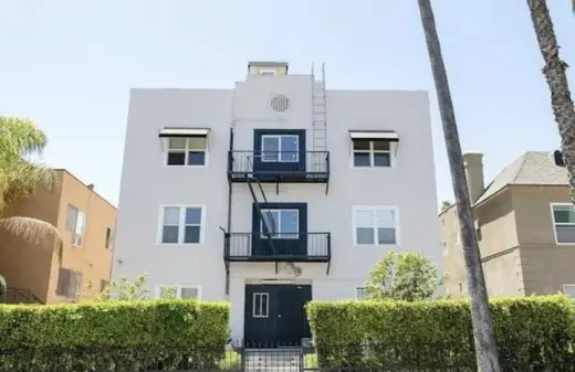1 Bedroom Apt In Koreatown