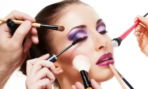 ¡MAQUILLAJE Y PEINADOS!