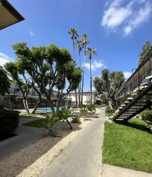 AZUSA GRANDE APTS- WEST COVINA