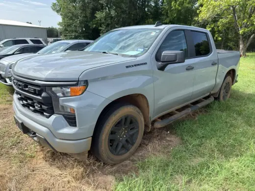 Chevrolet Silverado 1500 2024 4x2 Custom 4 puertas Cabina Crew 5.8 pies. Caja corta