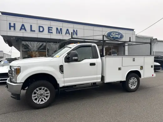 Ford F-350 Super Duty 2018 4x4 XL Cabina Regular 2 puertas 145 pulg. Distancia entre ejes SRW Chasis