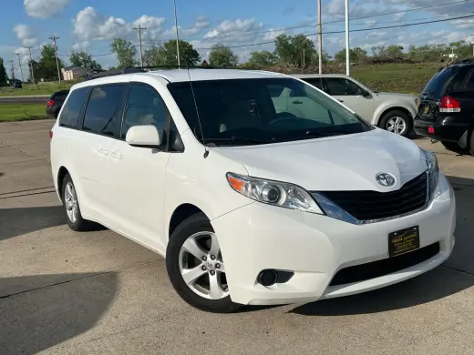 2013 Toyota Sienna LE FWD 8-Passenger V6