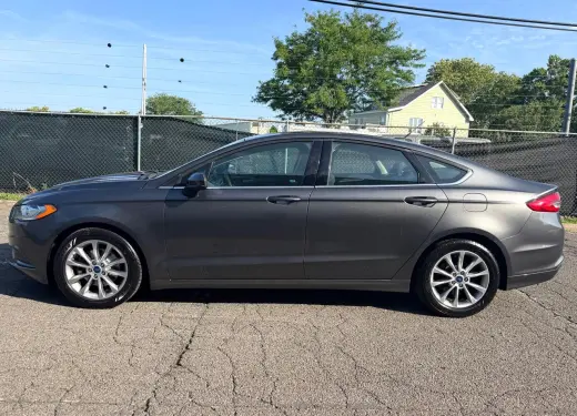 2017 Ford Fusion SE FWD