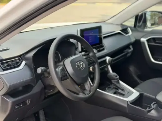 TOYOTA RAV4 LE🚘