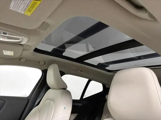 Volvo XC40 2024 AWD B5 Plus Tema Brillante 4 puertas SUV