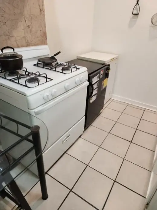 Tiene grande Cosina y Baño