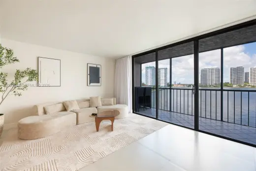 Propiedad en alquiler con 2 dormitorios y 2 baños en Sunny Isles Beach
