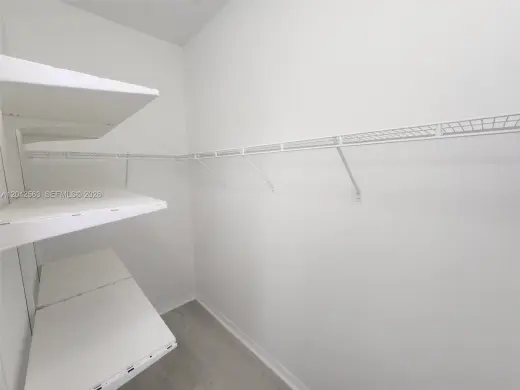 Propiedad en alquiler con 4 dormitorios y 2.5 baños en Miami.