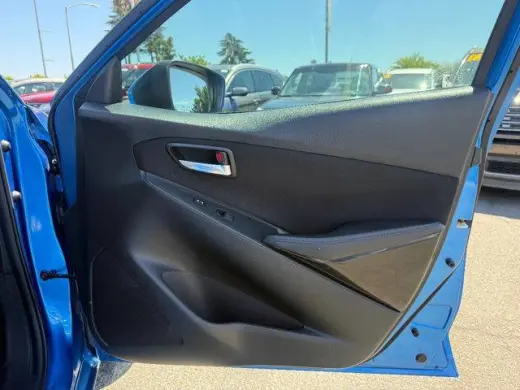 Toyota Yaris iA 2017 4dr Sedan 6A