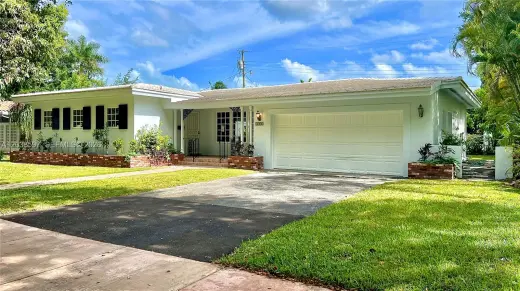 Propiedad en alquiler con 3 dormitorios y 2 baños en Coral Gables