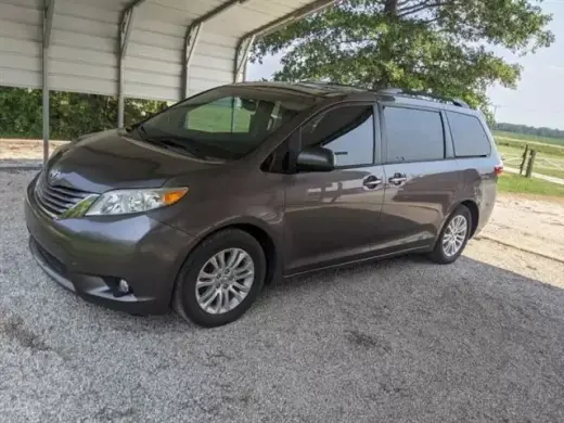 2017 TOYOTA SIENNA XLE PREMIUM