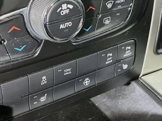 Ram 1500 Classic 2019 4x4 Big Horn 4dr Crew Cab 5.5 ft. SB Pickup