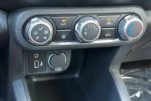 2025 Nissan Kicks Play