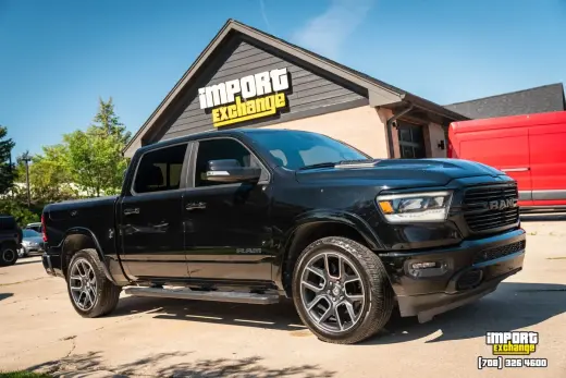 Ram 1500 2019 4x4 Laramie Crew Cab de 4 puertas y caja corta de 5.6 pies