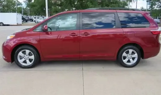 2017 Toyota Sienna LE Minivan