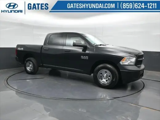 Ram 1500 2016 4x4 Tradesman de 4 puertas, cabina tripulación, caja corta de 5.5 pies