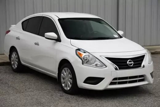 2018 Nissan versa SV 4D